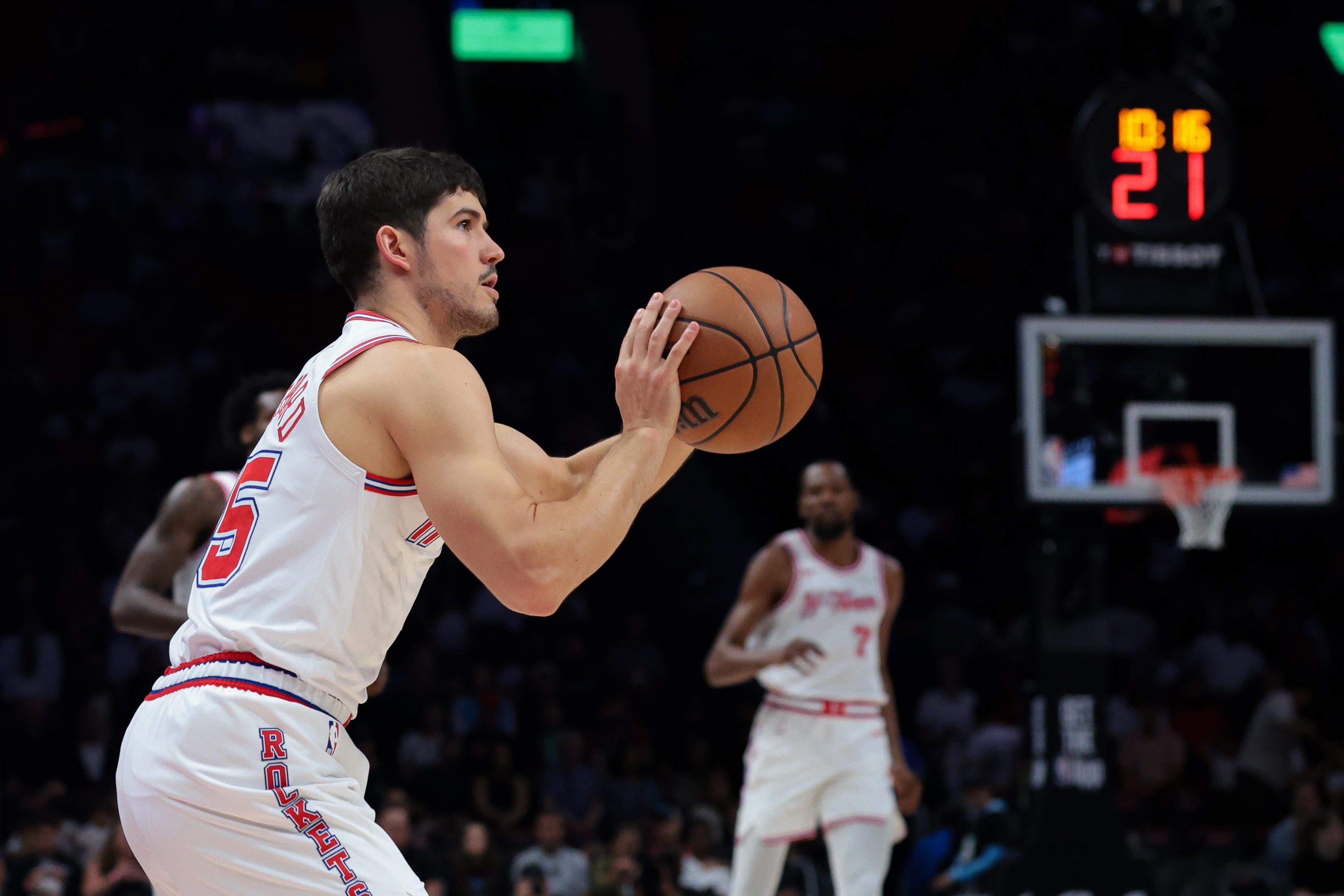 世界杯手机高清观看软件-杜兰特谈谢泼德:投篮不顺的时候就要去做其他事 他今晚做到了